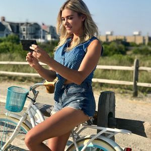 Meet your Posher, Sloane